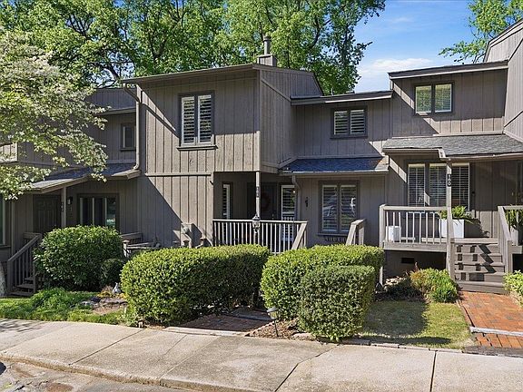 2nd image of 161 Ingleoak Ln