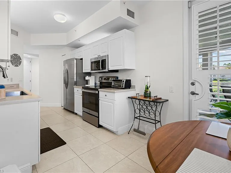 800 L Ambiance Cir #106 — Photo 7