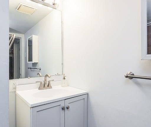 3rd image of 2130 W Barry Ave #1