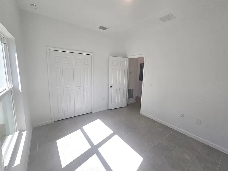 1150 Rahway St E — Photo 6