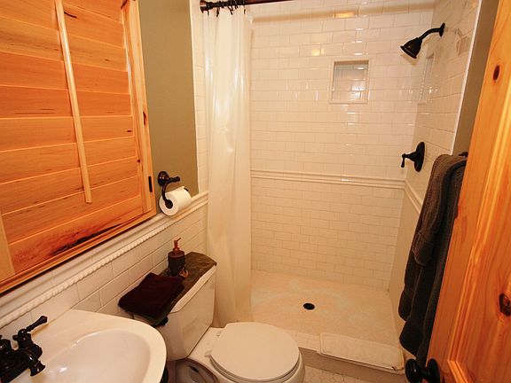 5th image of 329 E Mountain View Blvd