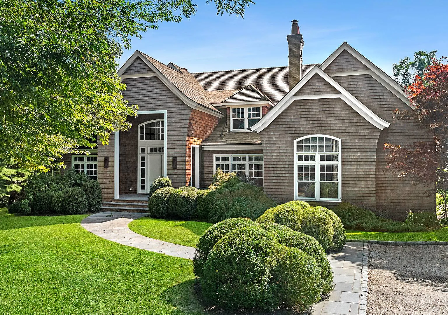 Bridgehampton Designer Rental | Elevator, Gym, Wine Cellar — Photo 3