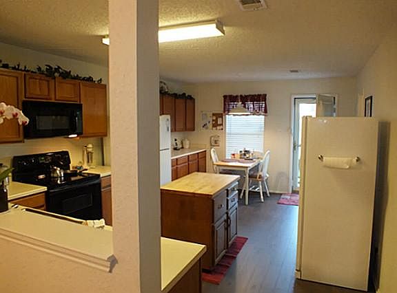 3rd image of 5309 Emmeryville Ln