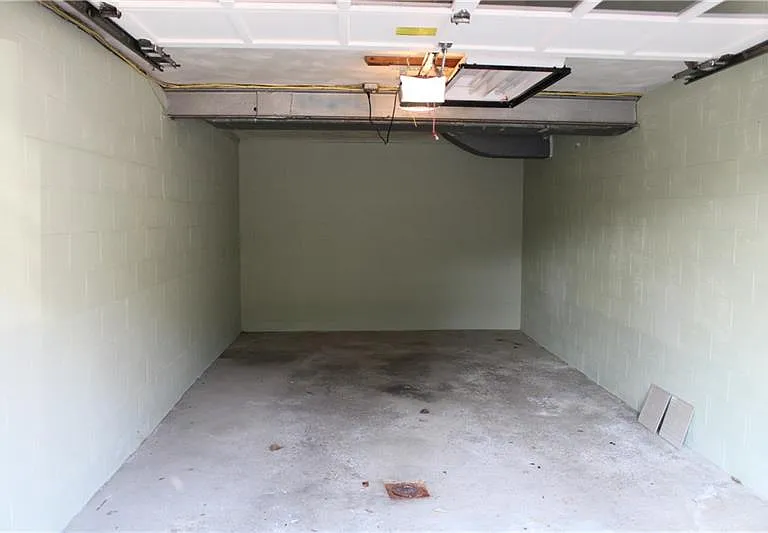 1415 Pine Hollow Rd — Photo 2