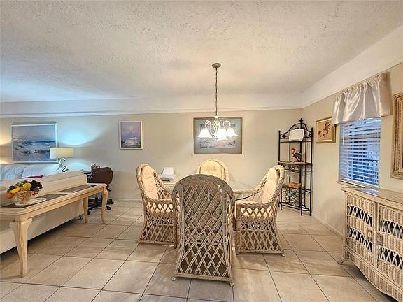 3rd image of 2871 Somerset Drive #205