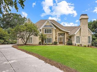 45 Pointe Ridge Dr, Sandy Springs, GA 30328