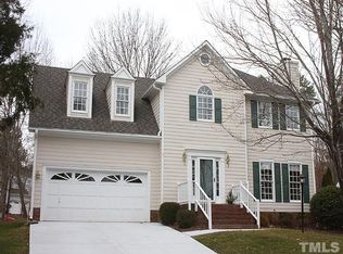 104 Heathridge Ln, Cary, NC 27513