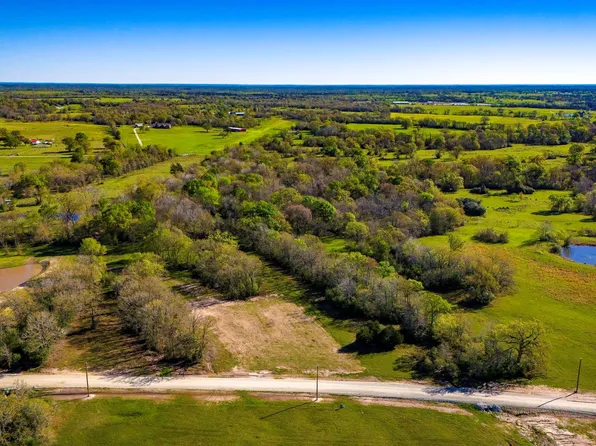 Connor Landing Ct, Madisonville, TX 77864