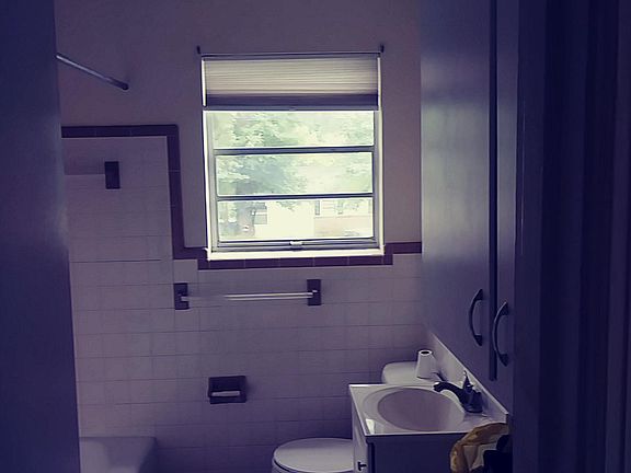 2nd image of 1090 Buist Ave #A