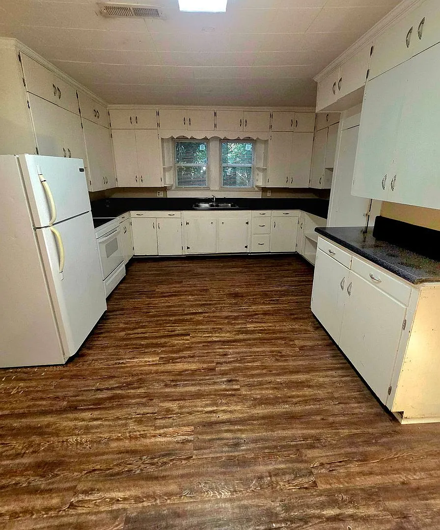 $500 off first months rent! — Photo 3