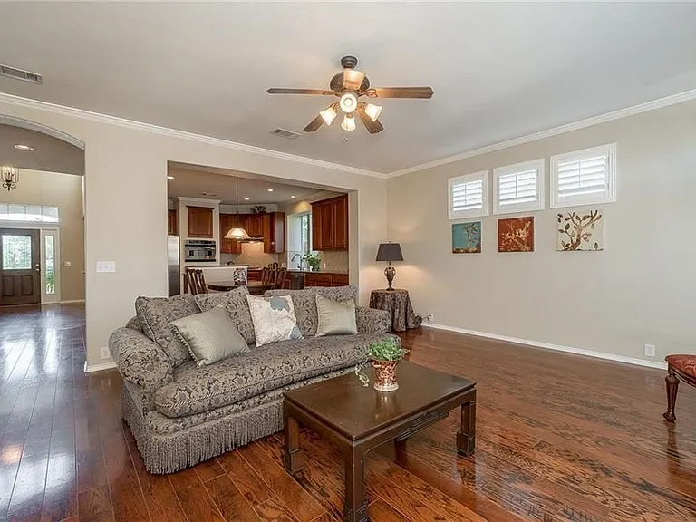 2374 Aspermount Dr — Photo 7