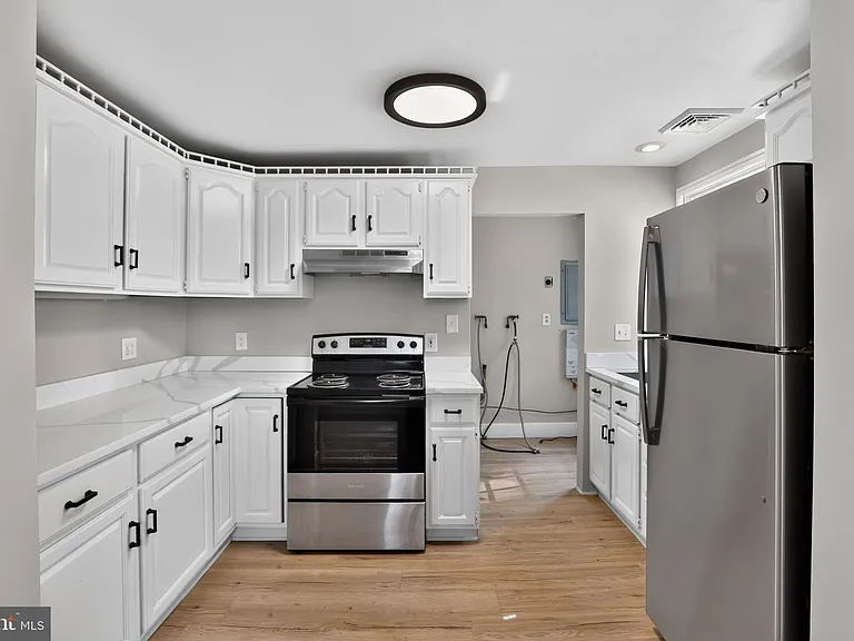 1539 Reservoir Ave — Photo 6
