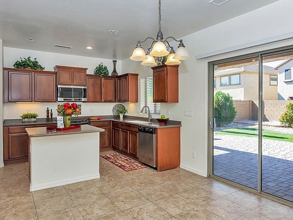 15918 Garrin Dr-large-006-9-Kitchen-1500