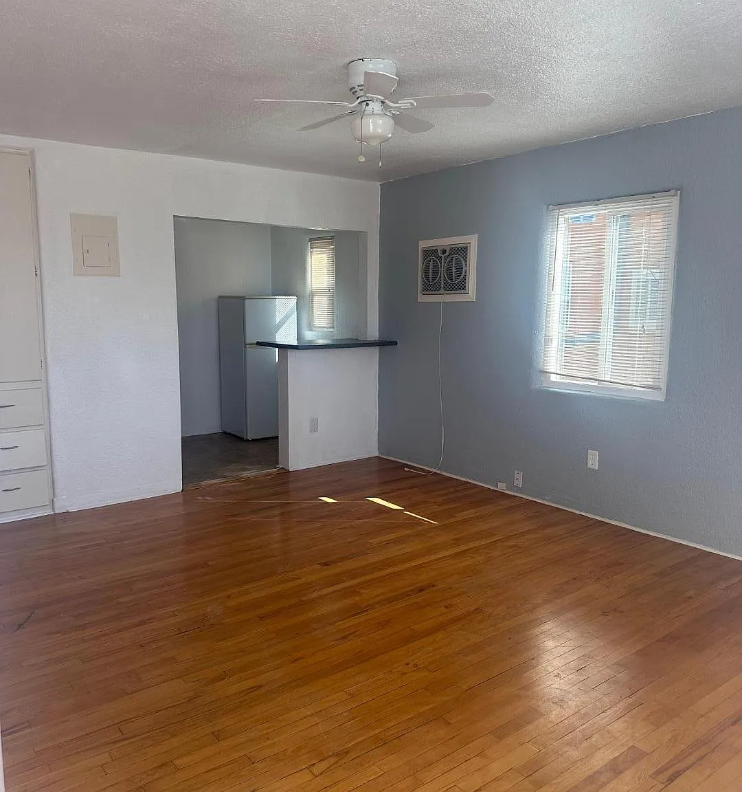 1 bed, 1.0 bath, 400 sqft, $750 — Photo 1