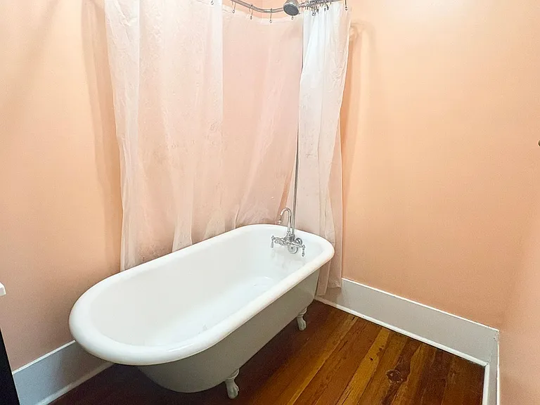 215 Versailles Blvd — Photo 13