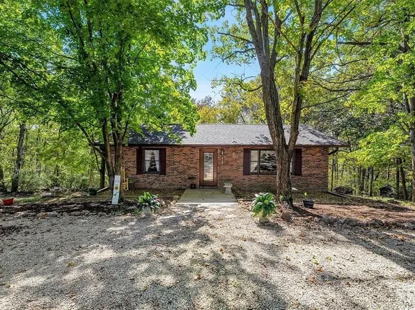 818 Green Ridge Dr, Catawissa, MO 63015