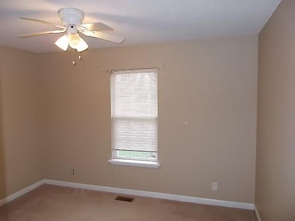 5th image of 601 Flower Dr
