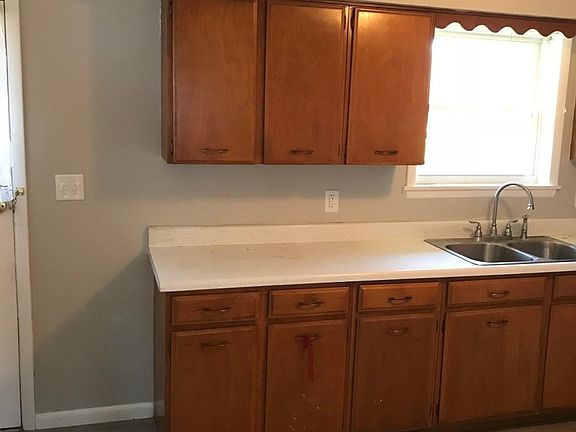 5th image of 1011 W Wilshire Dr