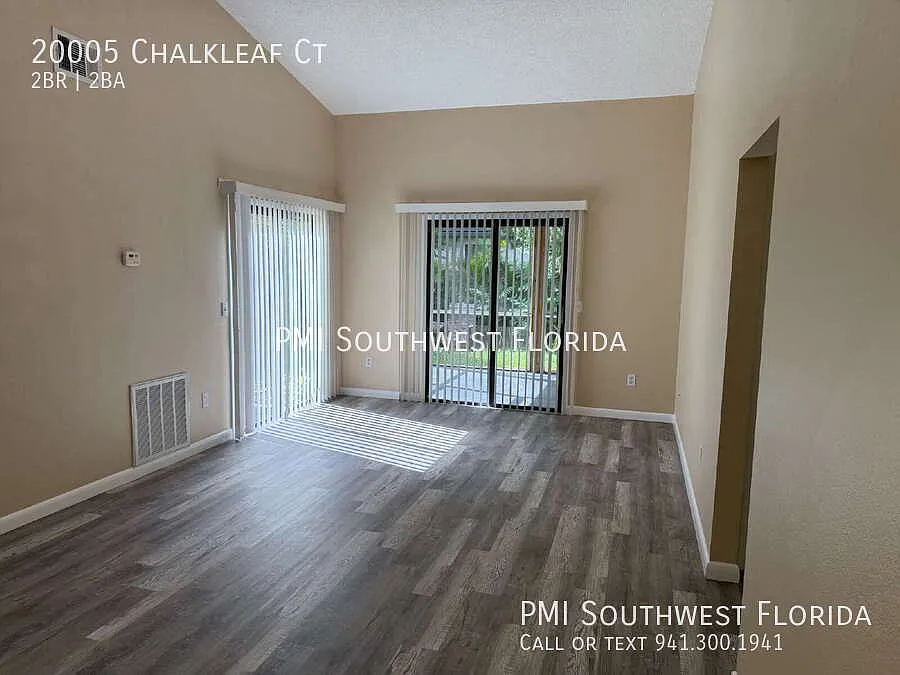 Cute 2 bedroom Charmer in Oak Hollow — Photo 3