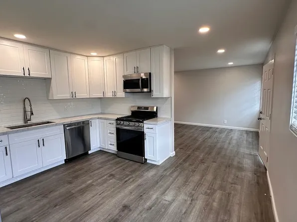 178 W Los Angeles Dr, Vista, CA 92083