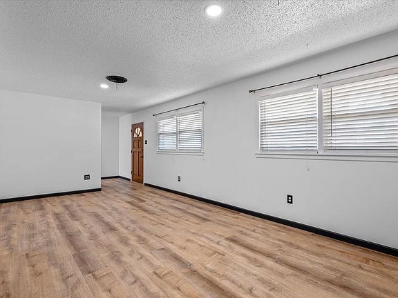 5th image of 310 N Soland Ave