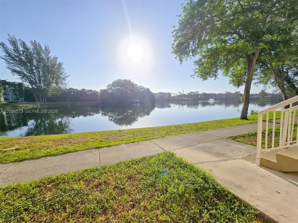 3690 N 56th Ave APT 912, Hollywood, FL 33021