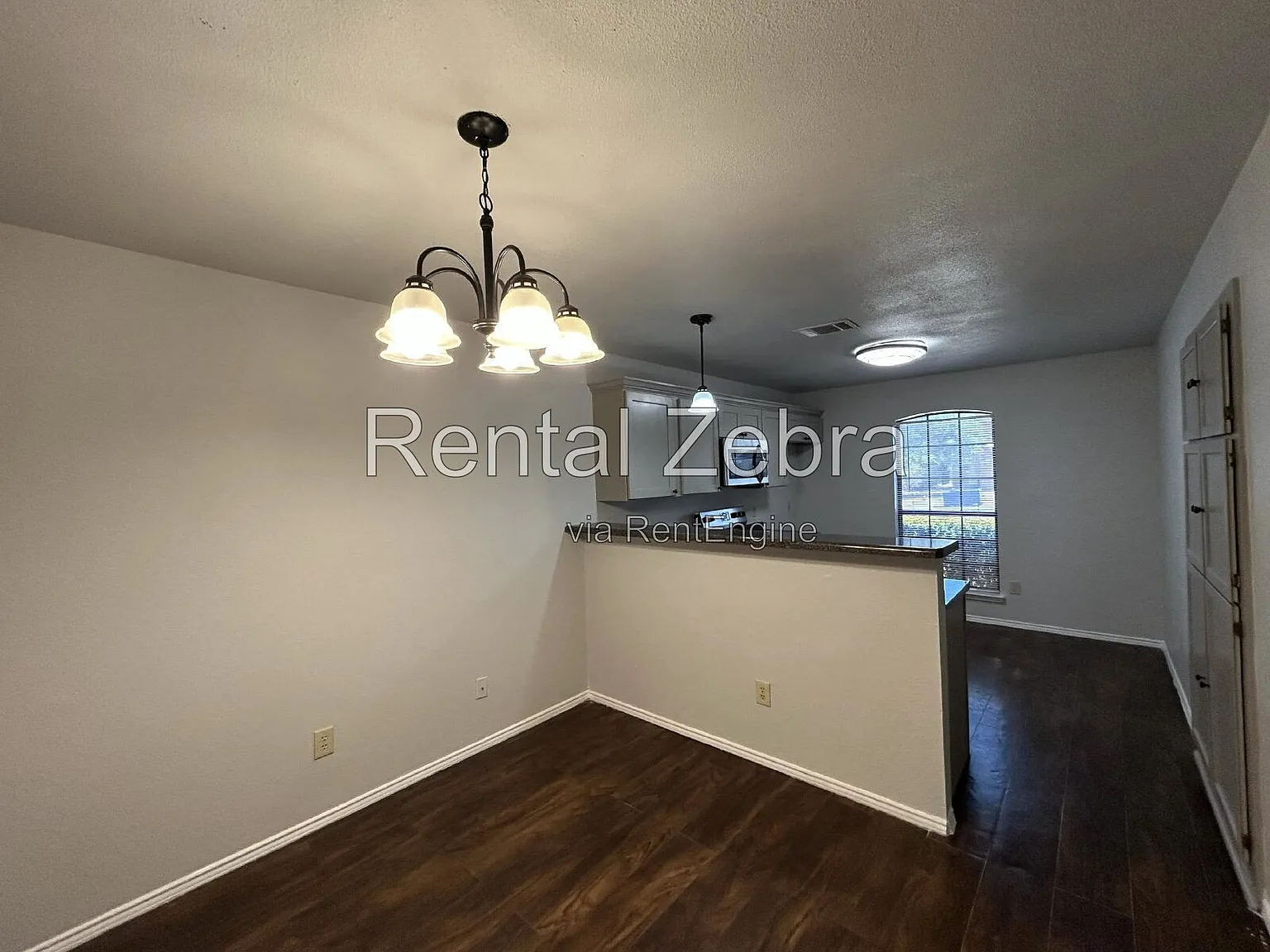 3 bed, 2.0 bath, 1412 sqft, $1,975 — Photo 2