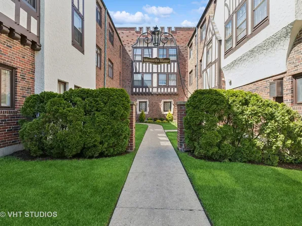 1095 Merril St APT D2, Winnetka, IL 60093