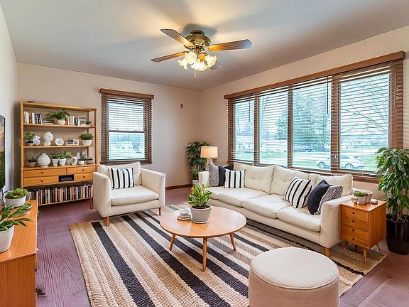 4th image of 602 1st St