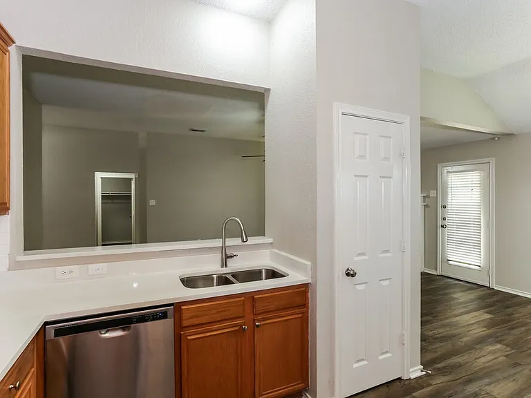 1512 Fern Dr — Photo 8
