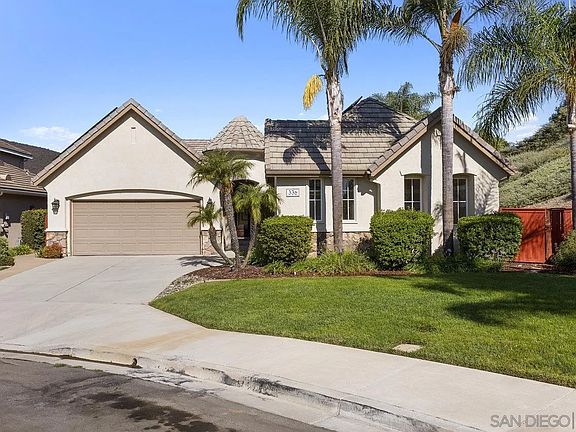 3rd image of 336 Crownview Ct