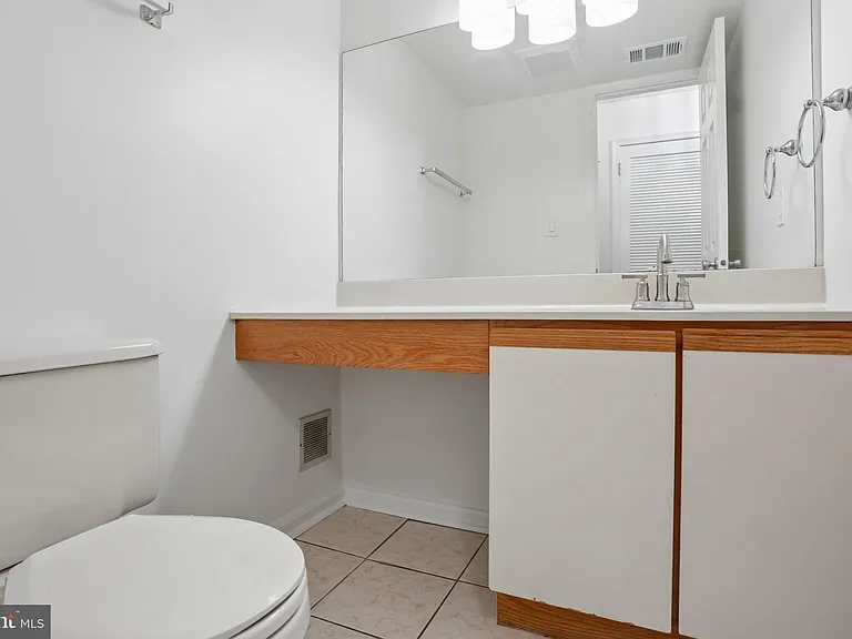 1 Colebrook Ct — Photo 15