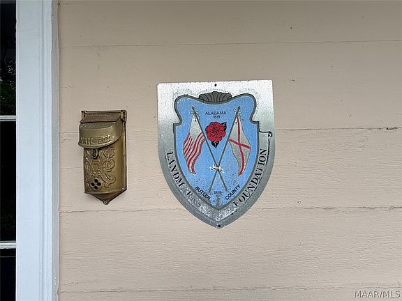 4th image of 202 Herbert St