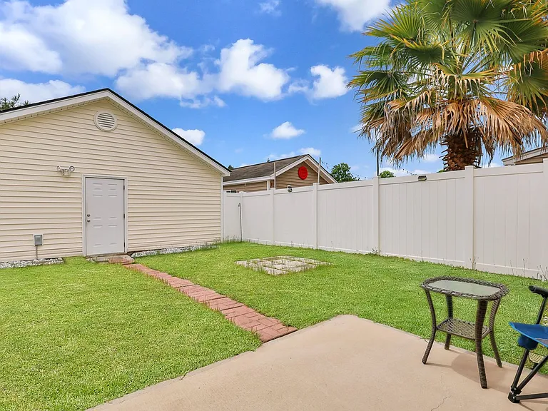 51 Fairgreen St — Photo 31