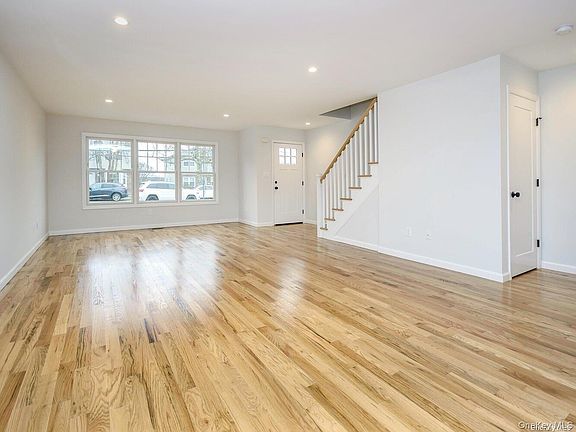 2nd image of 33 Marwood Rd N #B
