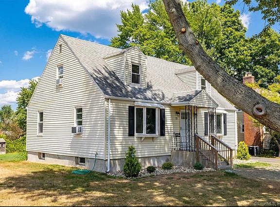 2nd image of 22 Fern St