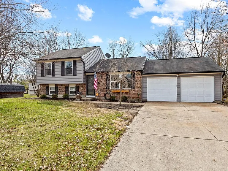 1353 Firethorne Dr — Photo 5