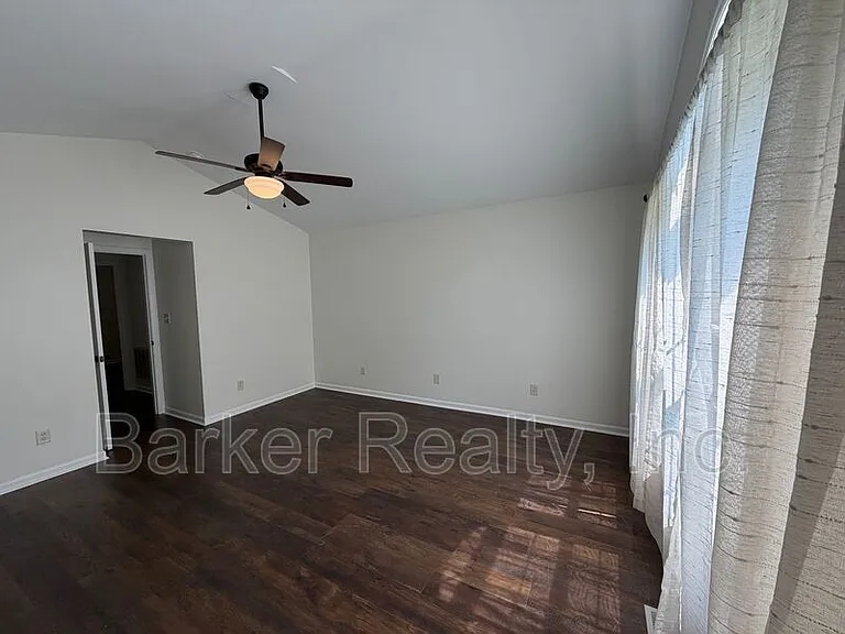 704 Southampton Dr — Photo 11