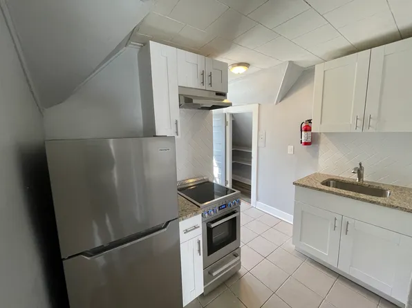 217 N Center St Floor 3, Orange, NJ 07050