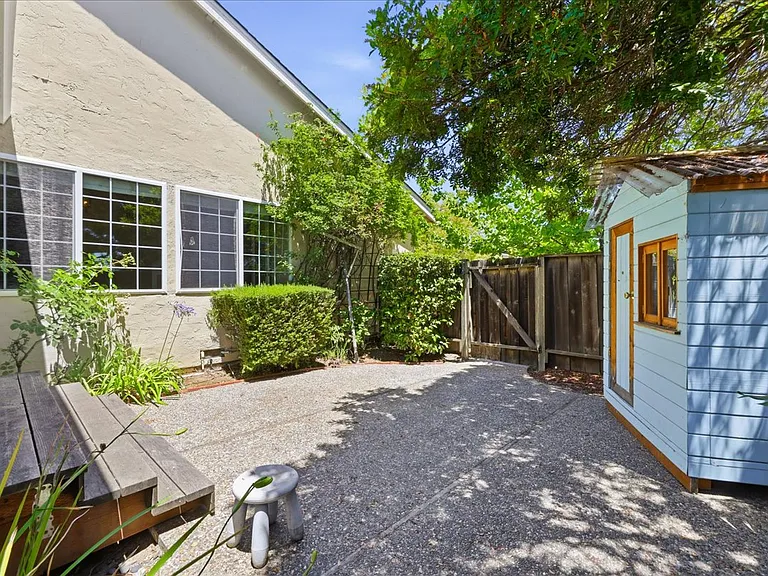 657 Sandy Hook Ct — Photo 33