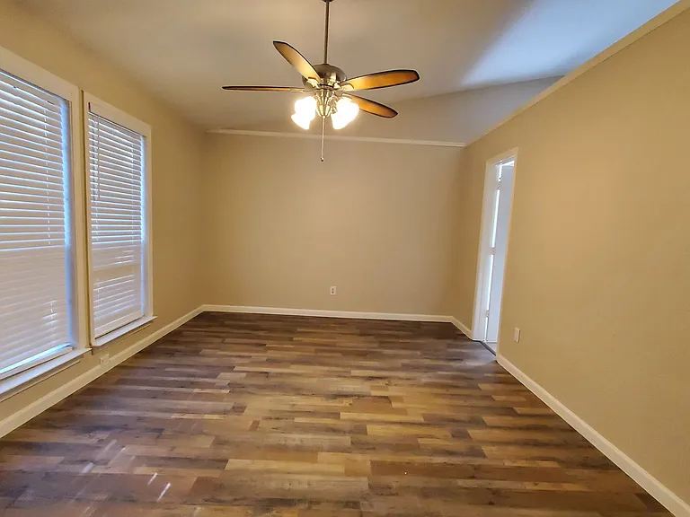 8440 Willow Creek Dr — Photo 7