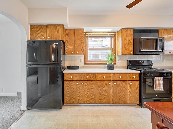 5th image of 710 N 12th St