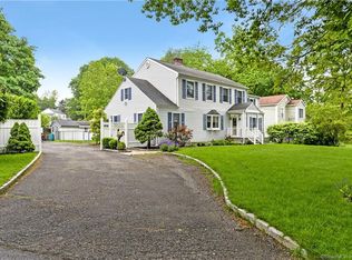 6 Wood Ridge Dr, Stamford, CT 06905