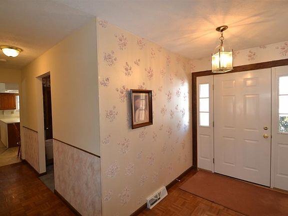 4th image of 8857 Ashbrook Dr