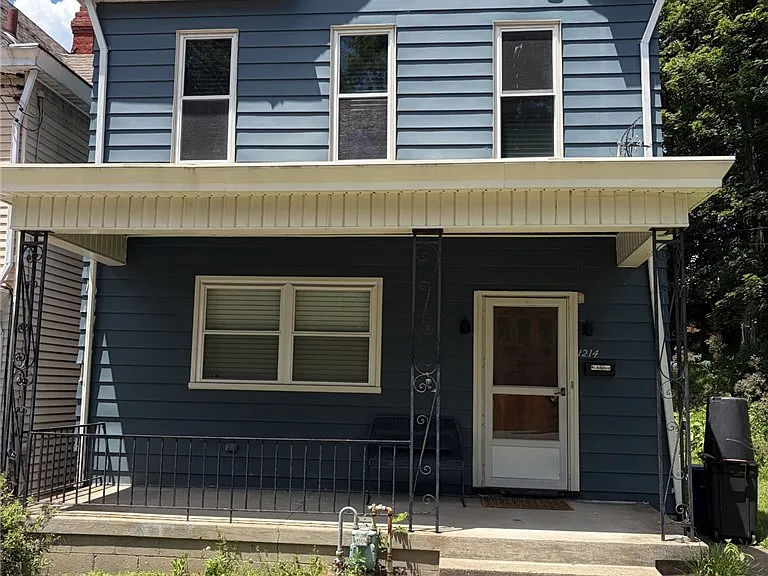 1214 Goe Ave — Photo 1
