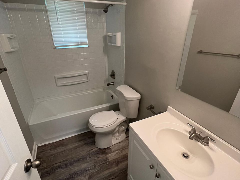 2nd image of 220 Oak St #1