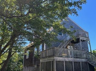 3 Buttonwood St APT 1, Bristol, RI 02809
