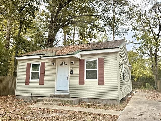 1st image of 115 Rosewood Dr