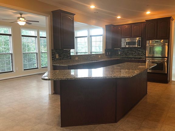 3rd image of 3284 Sutherland Ct