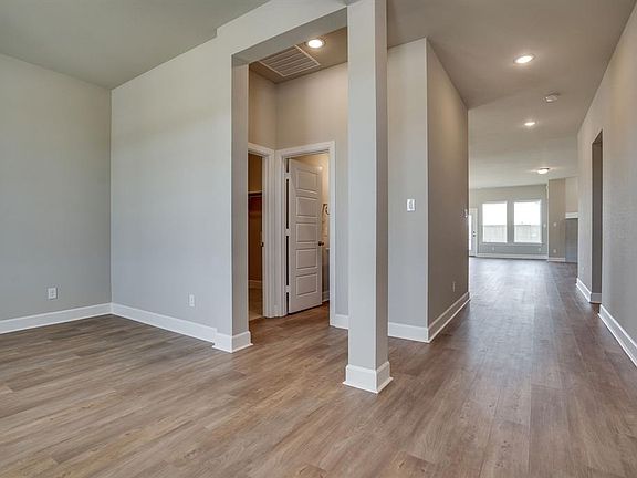 5th image of 2413 Robin Dr